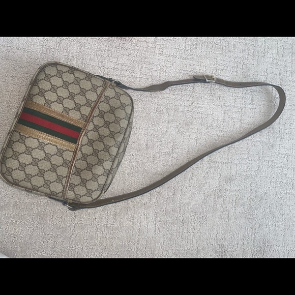 Vintage, used, Gucci crossbody. Pocket in front and zipper closure - Picture 2 of 8